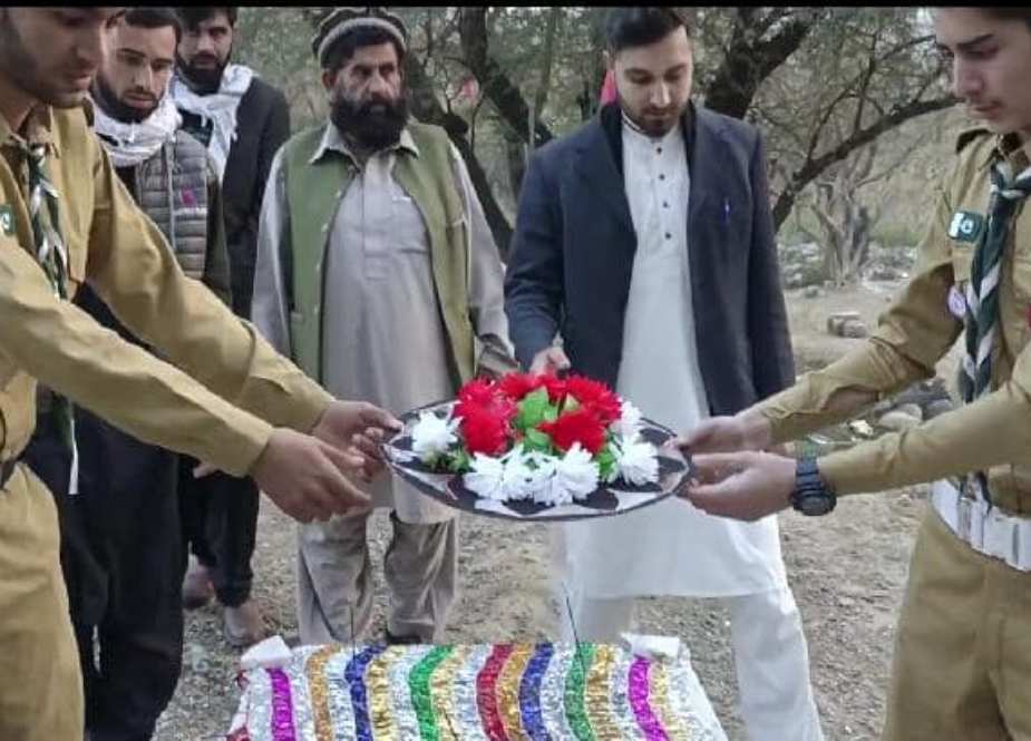 پشاور، آئی ایس او کی جانب سے شہید طالبعلم کی قبر پر سلامی