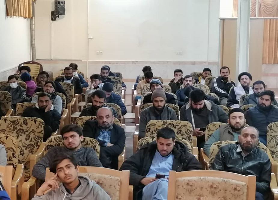 بزم فرزندان شہید حسینی کے تحت جہاد تبیین کی دوسری نشست مدرسہ حجتیہ میں منعقد ہوئی جس میں طلاب نے والہانہ شرکت کی