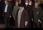 قائد الثورة الاسلامية يقيم الصلاة على جثمان الشهيد رضي موسوي