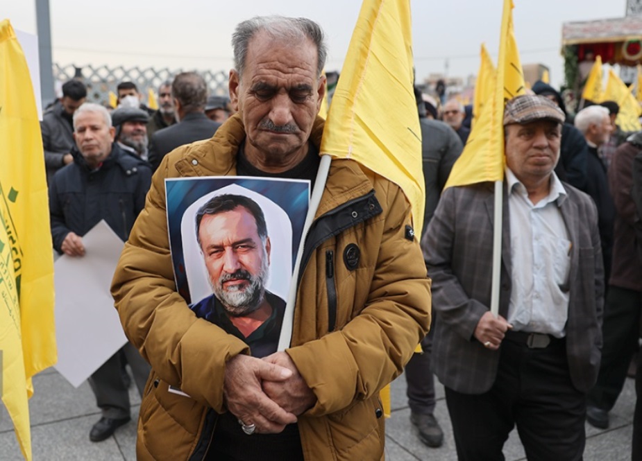 تہران میں عوام کی بڑی تعداد شہید سید رضی موسوی کی آخری رسومات میں شریک
