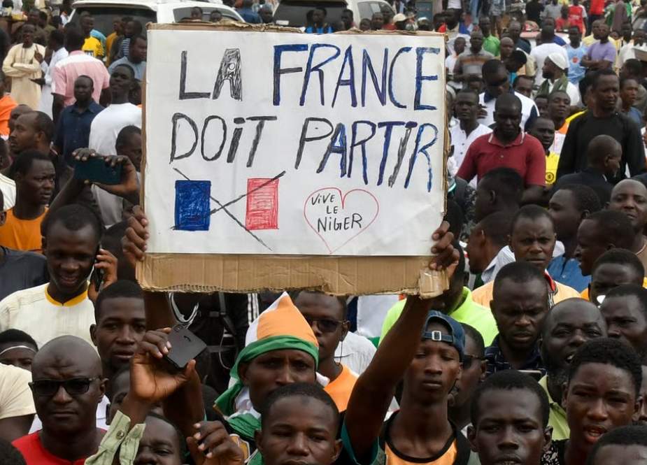 Nigerlilər Fransa hərbçilərinin ölkədən çıxarılmasını qeyd ediblər