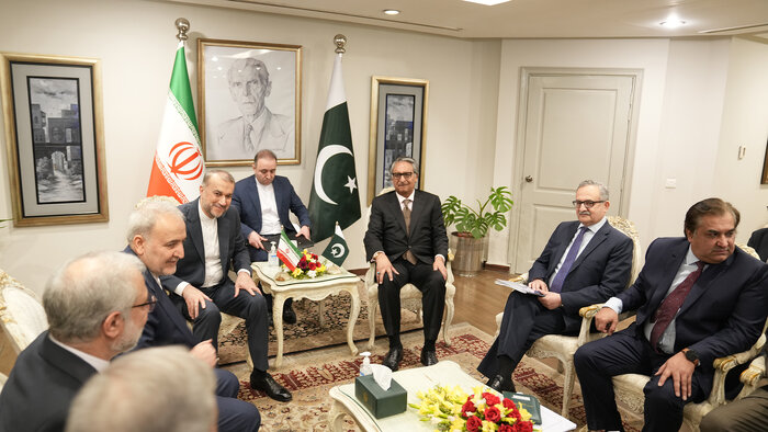 ایرانی وزیر خارجہ کی اپنے پاکستانی ہم منصب سے ملاقات