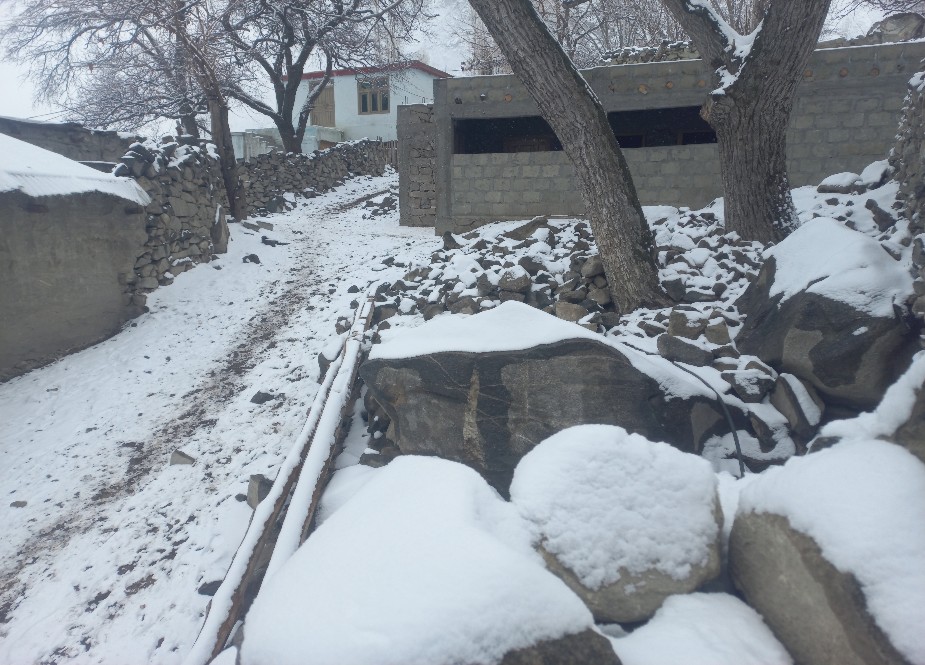 گلگت بلتستان میں موسم سرما کی برفباری آبپاشی کیلئے انتہائی ضروری تصور کی جاتی یے