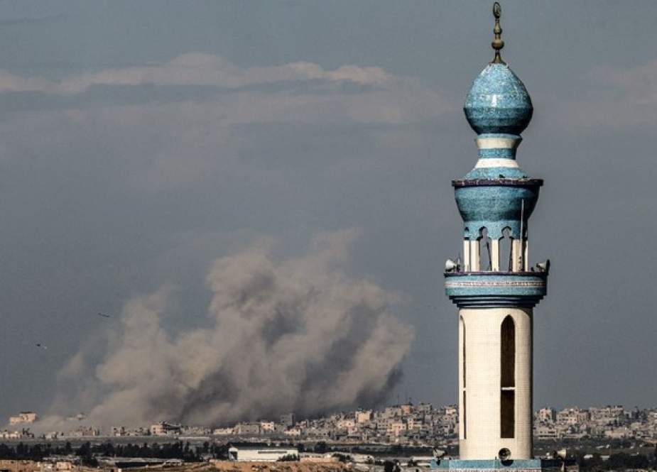 Smoke billowing during Israeli bombardment over Khan Yunis in Gaza
