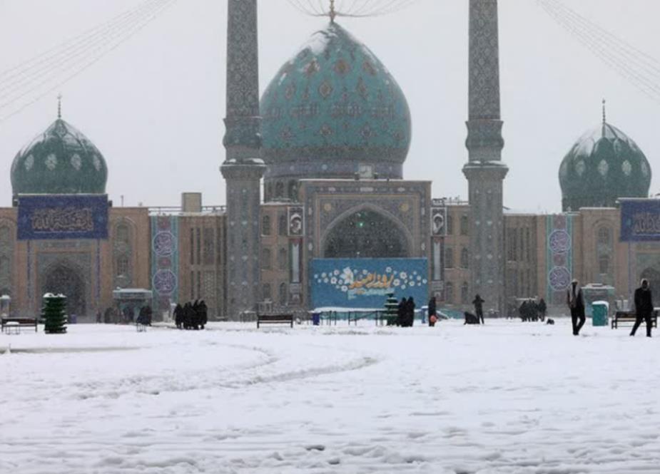 مسجد جمکران میں برفباری