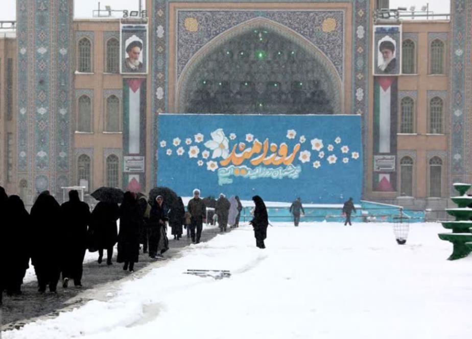 مسجد جمکران میں برفباری
