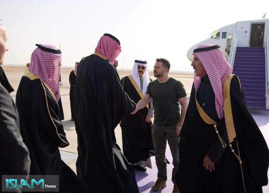 Zelensky Pays Unannounced Visit to Saudi Arabia