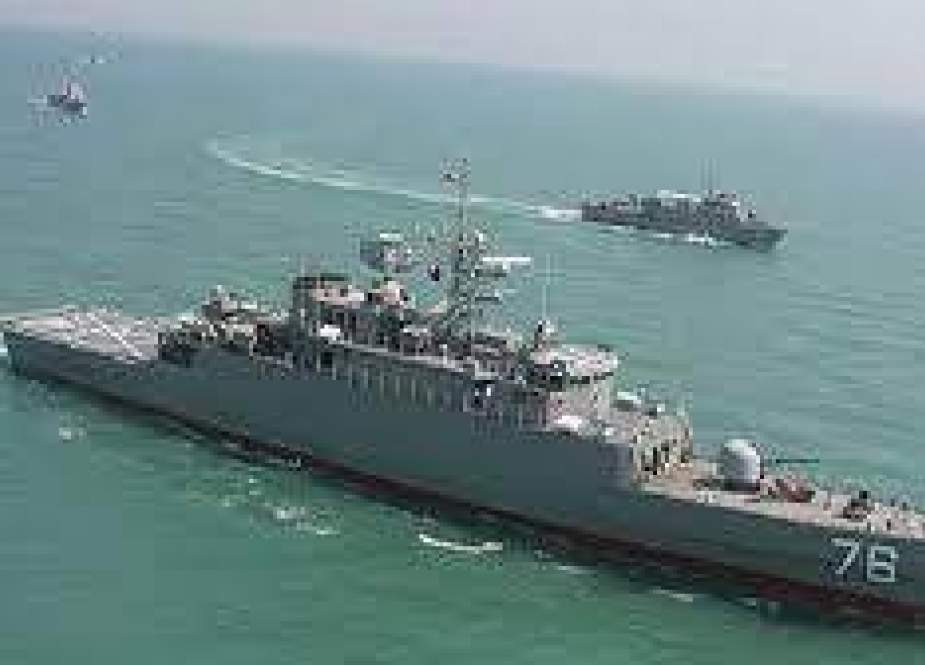 Jamaran-destroyer-of-the-Islamic-Republic-of-Iran-Navy-sailing-in-the-Persian-Gulf-waters