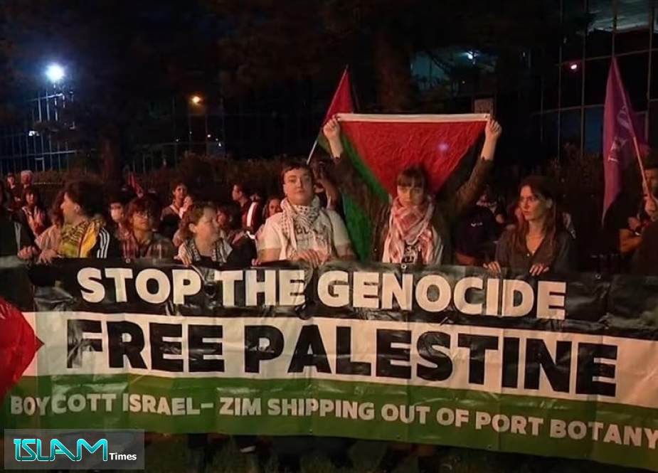 Australian Police Clash with Pro-Palestinian Activists Blocking Israeli Cargo Ship