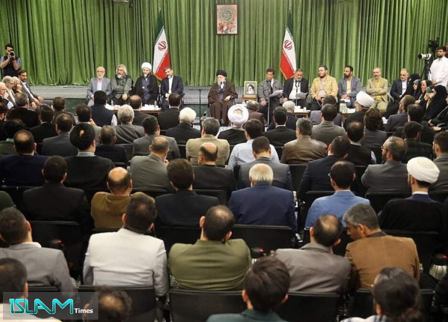 Ayatollah Khamenei Encourages Poets to Harness Power of Poetry Against Global Tyranny
