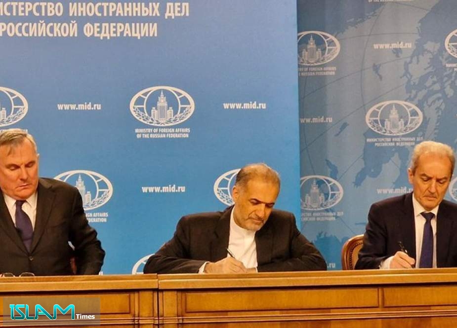 السفير الإيراني يوقع سجل التعازي بضحايا حادث 
