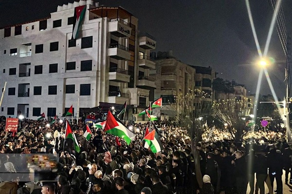 اسرائیلی سفارتخانے کے سامنے اردنی شہریوں کا مظاہرہ