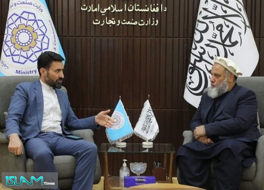 کابل، ایرانی سفارتخانے کے مشیر ثقافتی امور کی افغان وزير تجارت کیساتھ ملاقات