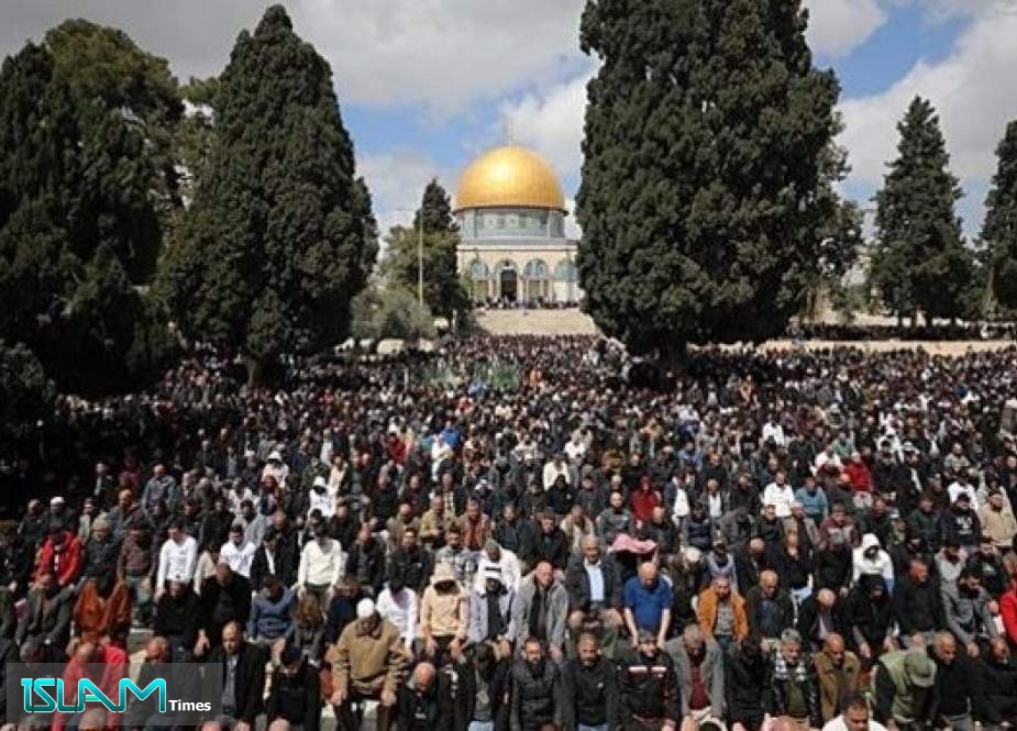 125 K Palestinians Perform Prayers at Al-Aqsa Mosque