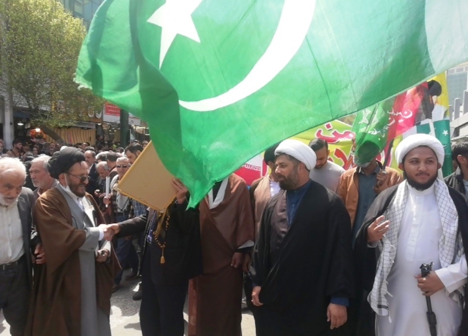 مشہد مقدس، مجلس وحدت مسلمین کے وفد کی عالمی یوم القدس کی ریلی میں شرکت، پاکستانی پرچم نمایاں 