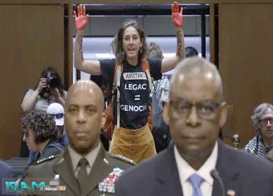تمہارے ہاتھ فلسطینی عوام کے خون سے رنگے ہیں، امریکی وزیر دفاع کی تقریر کیدرمیان عوامی احتجاج