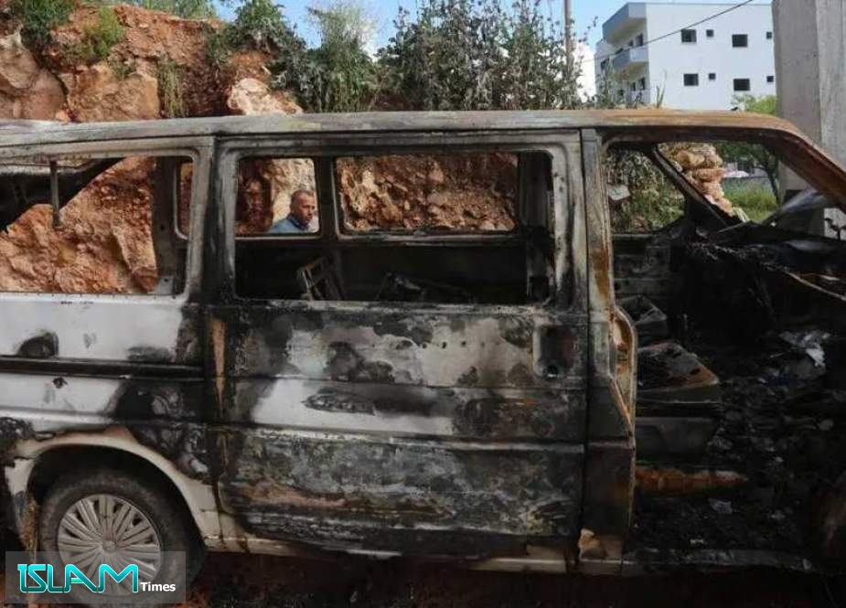 “Israeli” Settlers Set Palestinian Home, Car Ablaze in Occupied West Bank