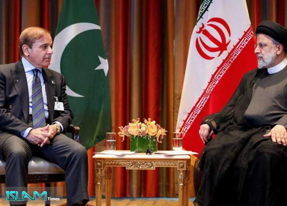 Raisi: Colonial Powers Oppose Strengthened Iran-Pakistan Relations