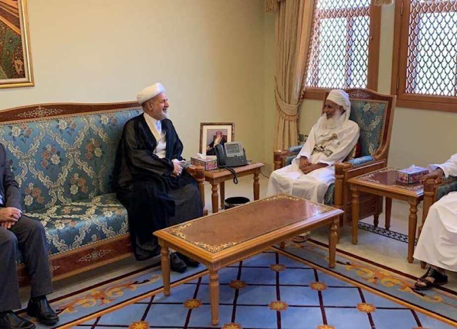 The Mufti of the Sultanate of Oman, Sheikh Ahmed bin Hamad Al-Khalili with Iranian Sheikh Mohammad Reza Nouri-Shahroudi