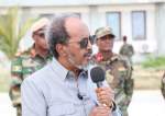 رئيس الجمهورية يتفقد معسكرات تدريب للجيش الصومالي
