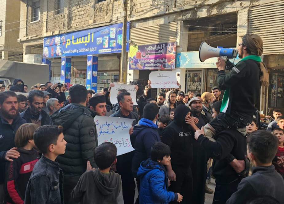 سوريا: الجولاني يصعّد ضد المتظاهرين ويشن حملة اعتقالات واسعة في ريفي إدلب وحلب