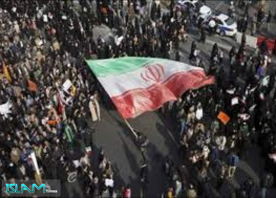 مسيرات ضخمة في إيران دعما لعملية 