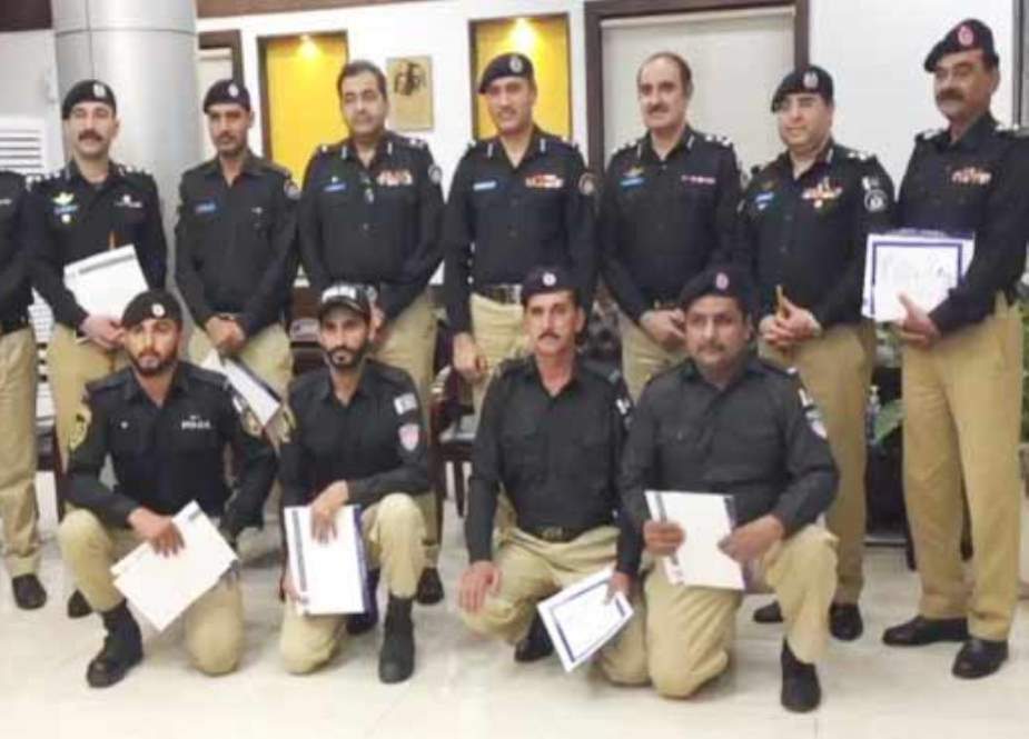 بہادری سے لڑنے والی کراچی پولیس ٹیم کیلئے نقد انعام اور تعریفی اسناد