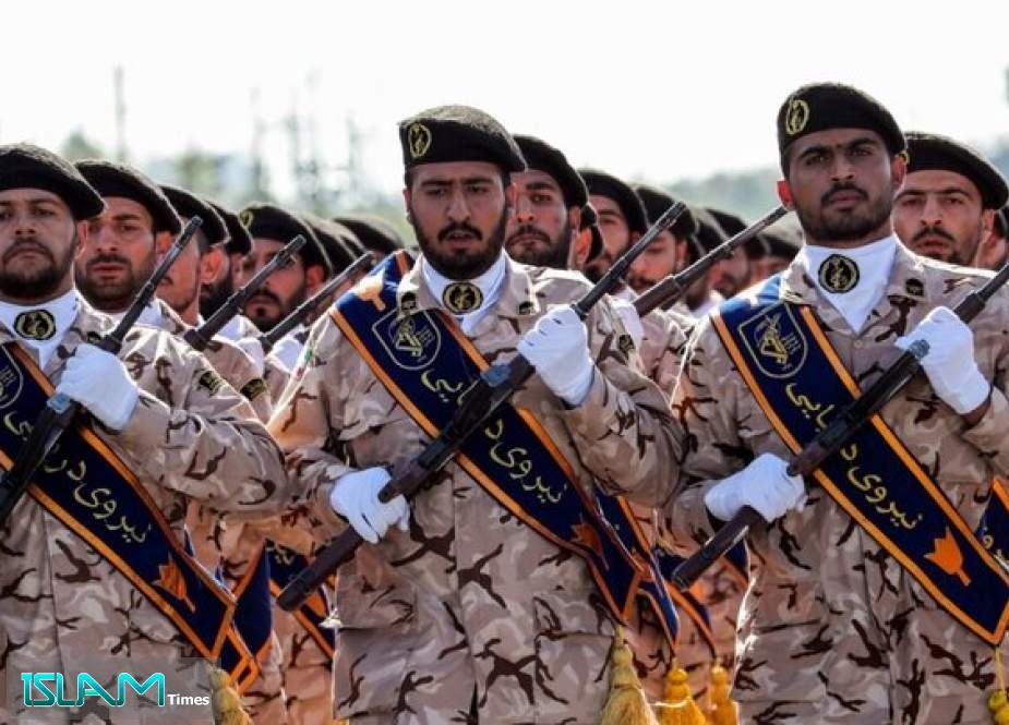Gen. Bagheri, Gen. Mousavi Felicitate IRGC Formation Anniv.