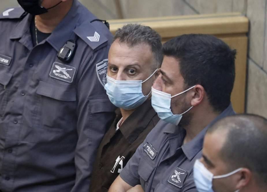 إدارة سجون الاحتلال تواصل عزل الأسير يعقوب قادري منذ 32 شهراً