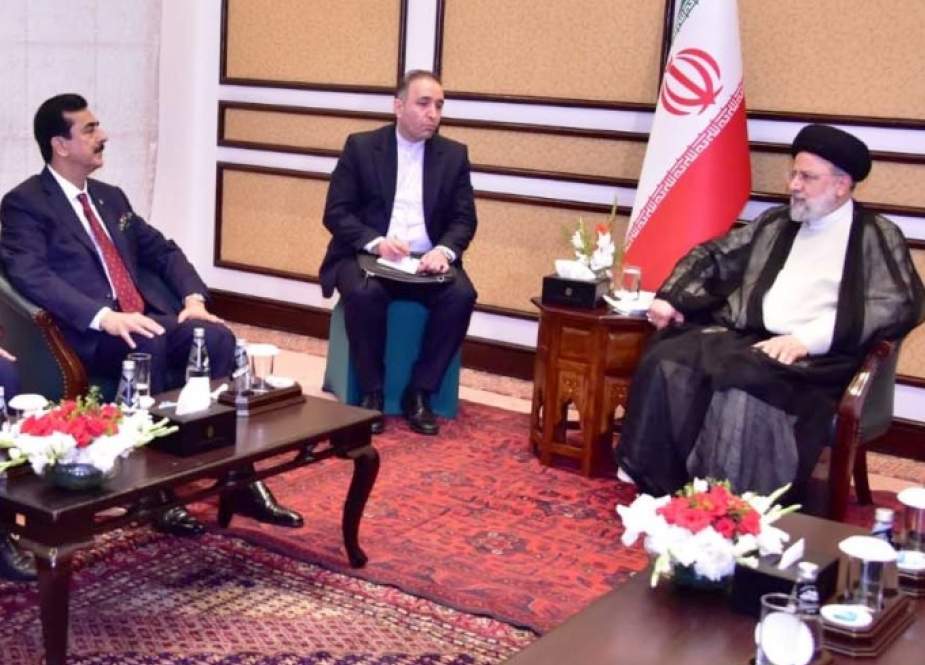 ایرانی صدر ابراہیم رئیسی سے چیئرمین سینٹ سید یوسف رضا گیلانی کی ملاقات، باہمی دلچسپی کے امور پر تبادلہ خیال 