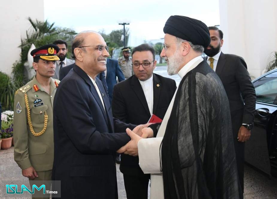 الرئيسان الايراني والباكستاني يلتقيان في اسلام اباد