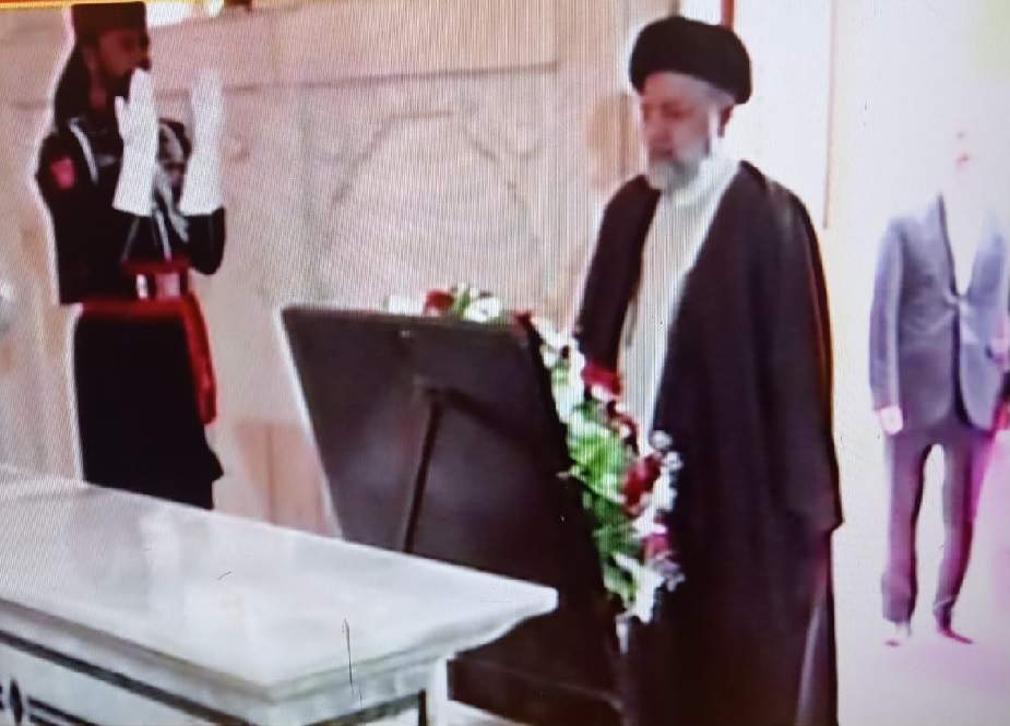 ایران کے صدر ابراہیم رئیسی نے لاہور میں مزار اقبالؒ پر حاضری