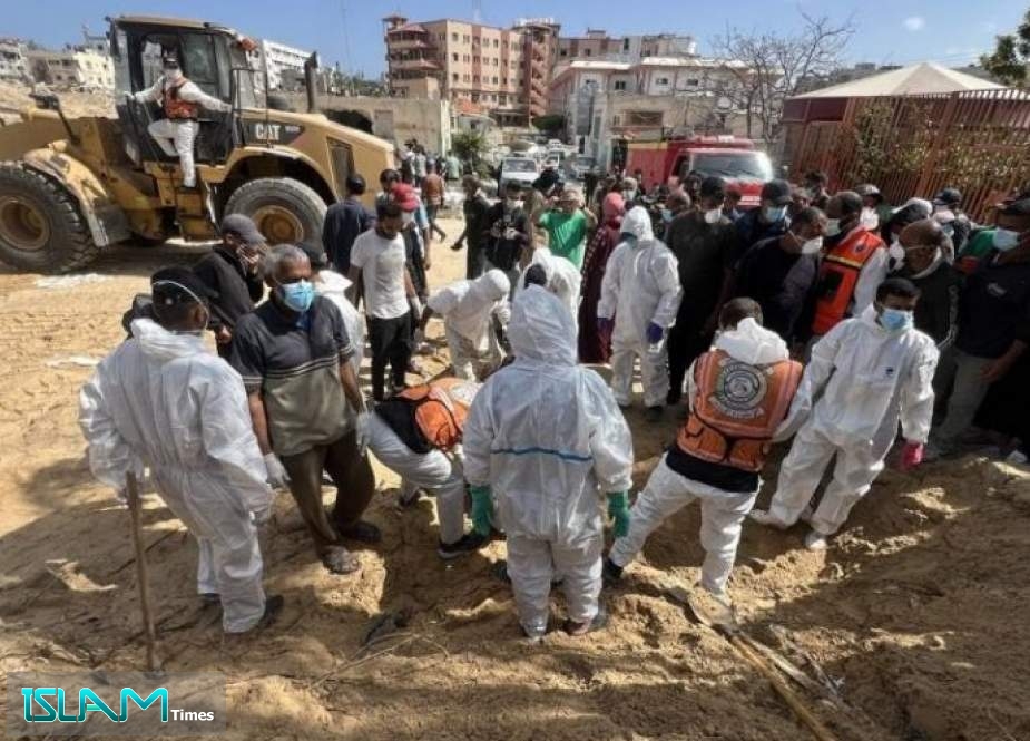 خلال 3 أيام: انتشال جثامين 318 شهیدا من 3 مقابر جماعية بخانيونس