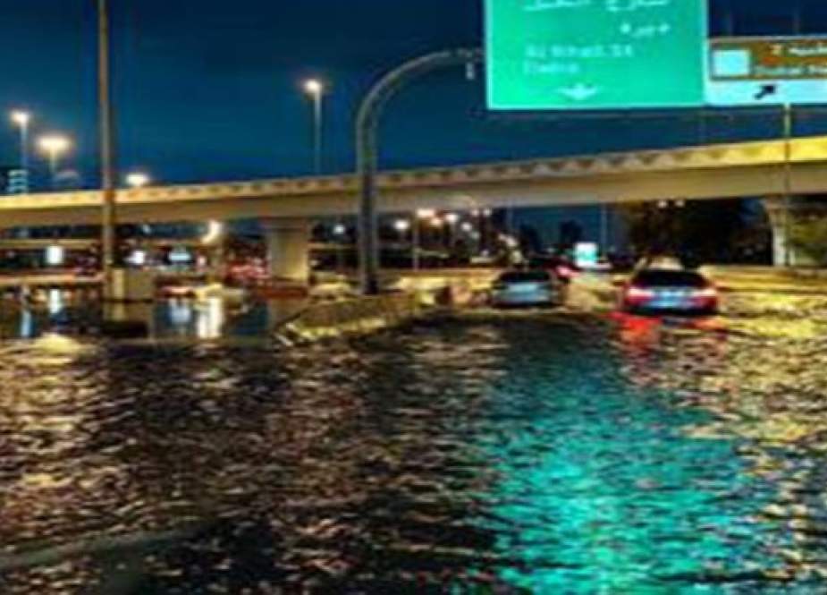 انهيار مدينة دبي بعد ساعات قليلة من هطول الأمطار