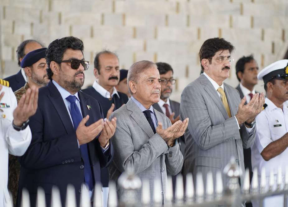 وزیراعظم شہباز شریف ایک روزہ دورے پر کراچی پہنچ گئے