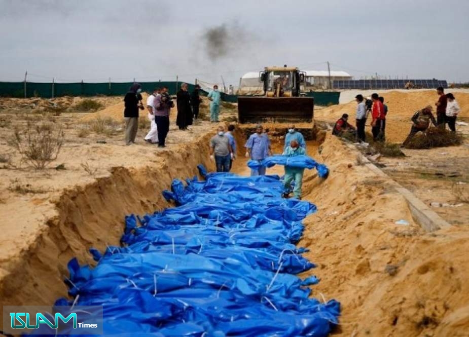 الإتحاد الأوروبي يدعو لتحقيق مستقل حول مقابر غزة الجماعية