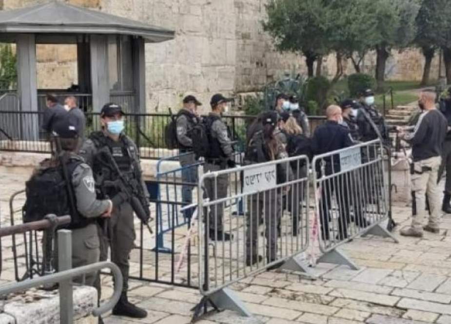 قوات الاحتلال تعرقل وصول المصلين للمسجد الأقصى