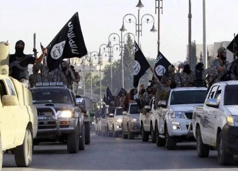 پرچم های داعش برای برافراشته شدن آماده می‌شود