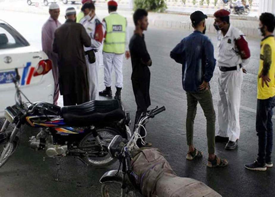 غیر قانونی چیکنگ، کراچی ٹریفک پولیس کے 17 افسران و اہلکار معطل