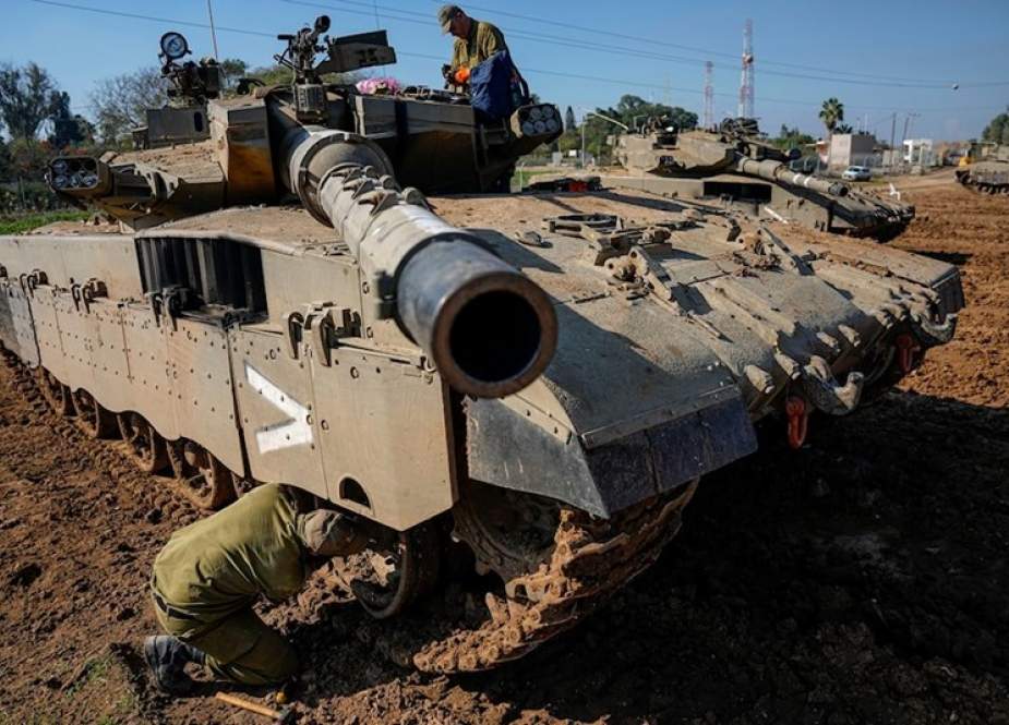 IOF soldiers on their tank