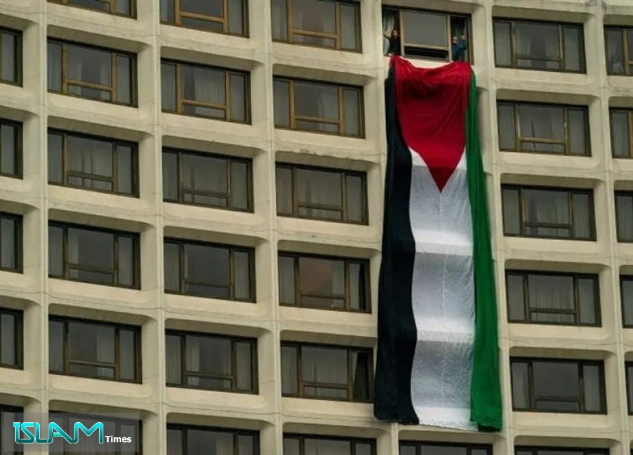 Protesters Unfurl Massive Palestinian Flag at Hotel Hosting White House Correspondents Dinner