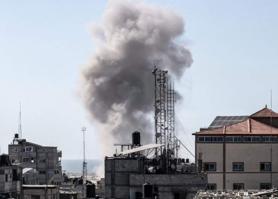 Smoke rises from the scene of an Israeli bombardment in Rafah, Gaza