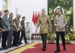 Presiden Joko Widodo bersama Perdana Menteri Singapura Lee Hsien Loong saat di Istana Bogor, Jawa Barat