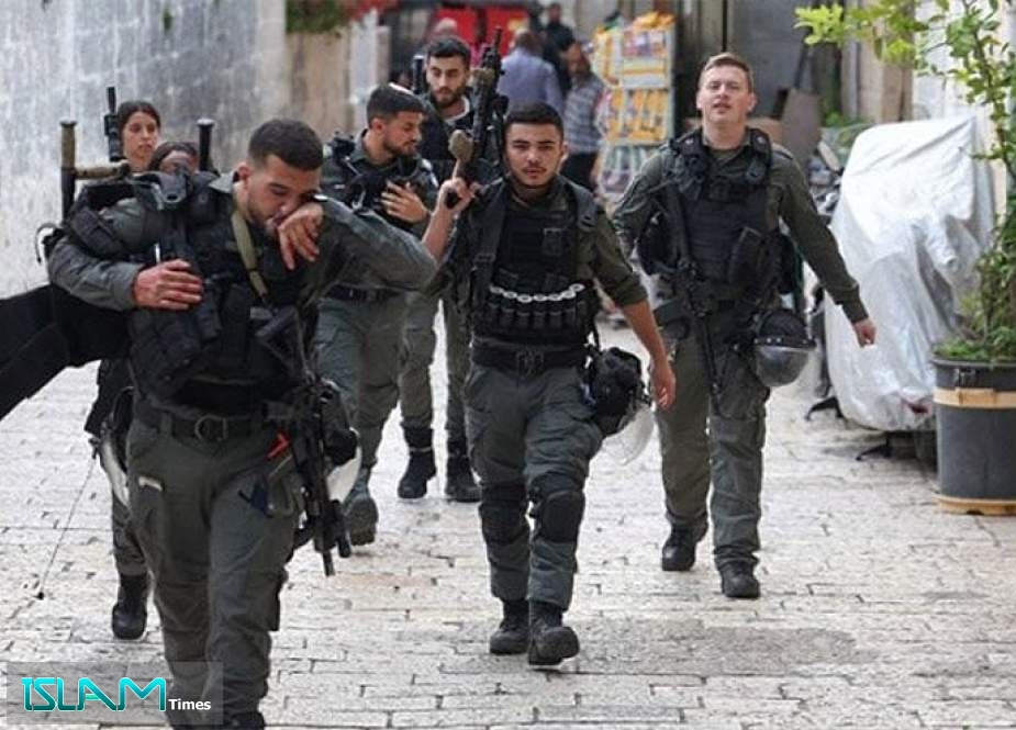 إصابة ضابط شرطة إسرائيلي بالقدس بعملية طعن واستشهاد المنفذ