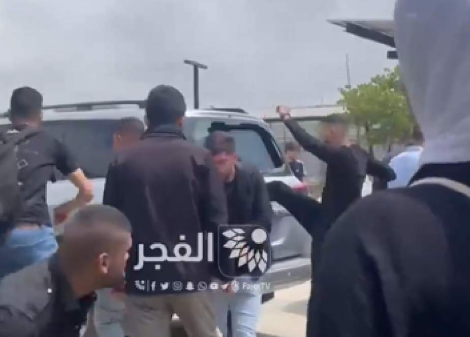 فلسطینی طلباء نے جرمن سفیر پر پتھر اور جوتے برساتے ہوئے اُسے یونیورسٹی سے باہر نکال دیا
