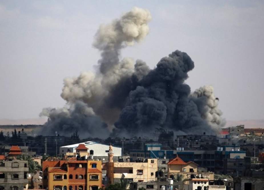 Smoke billows from an Israeli bombardment in Rafah, Gaza