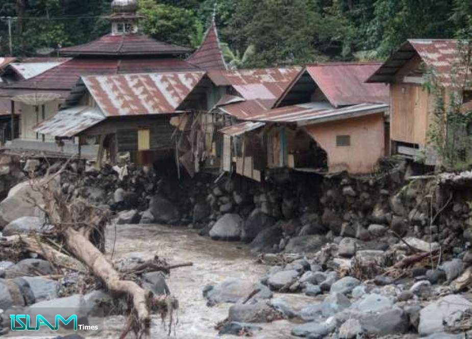 41 قتيلا و17 مفقودا نتيجة الفيضانات وتدفقات الحمم الباردة في جزيرة سومطرة بغرب إندونيسيا