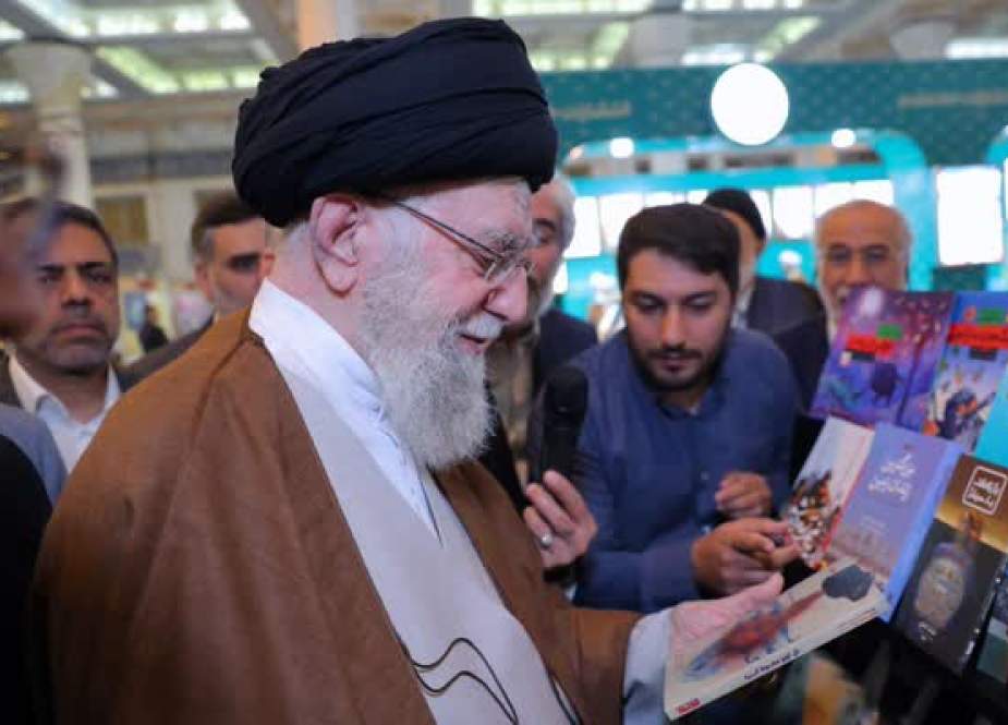 تہران، کتاب "سقوط تل ابیب" رہبر معظم انقلاب کی توجہ کا مرکز