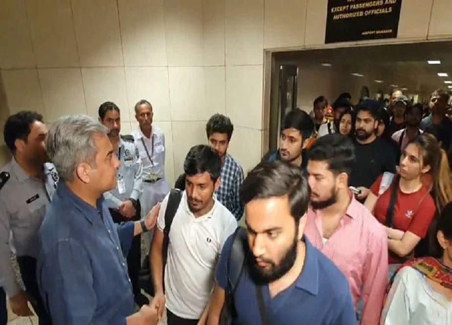 غیرملکی ائیر لائنز کی پرواز سے 30 پاکستانی طلبا بشکیک سے واپس پہنچ گئے