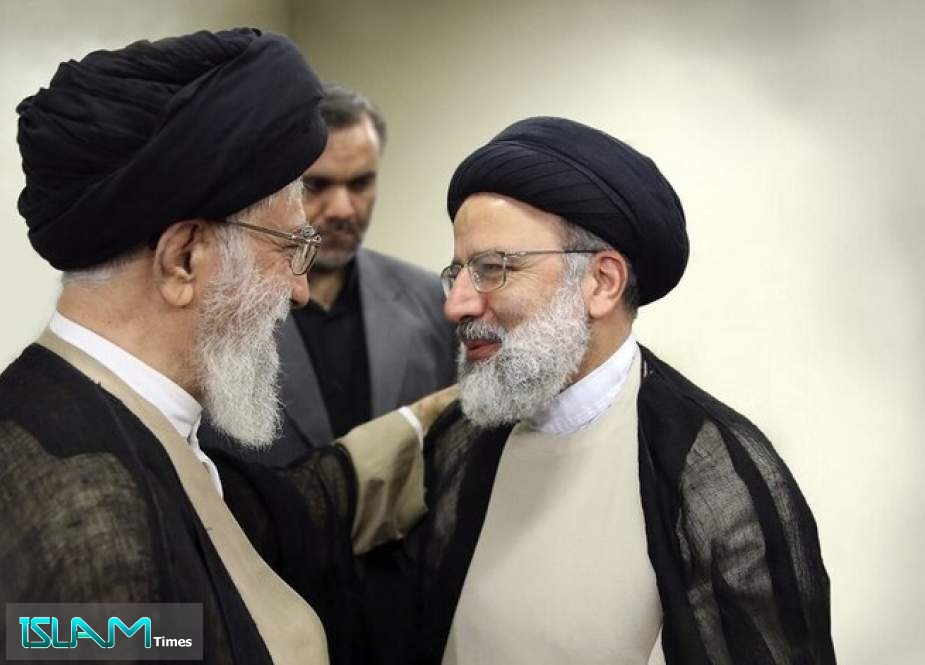 Ayatollah Khamenei Prays for President Raisi, Other Officials